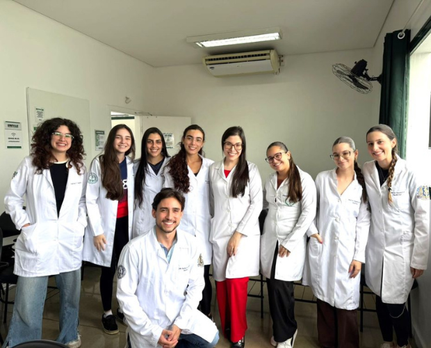 Acad�micos de Medicina realizam triagem de c�ncer de pele e doen�as dermatol�gicas